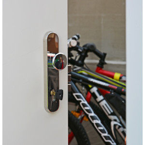 ADLO - Sicherheitst�r LISBEO, Eingangst�r in einen Kinderwagenraum, T�roberfl�che Weiss