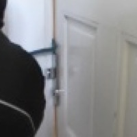 Der Kunde wollte wissen, was seine Massivholztür aushält. Der Kunde wollte wissen, was seine Massivholztür aushält.